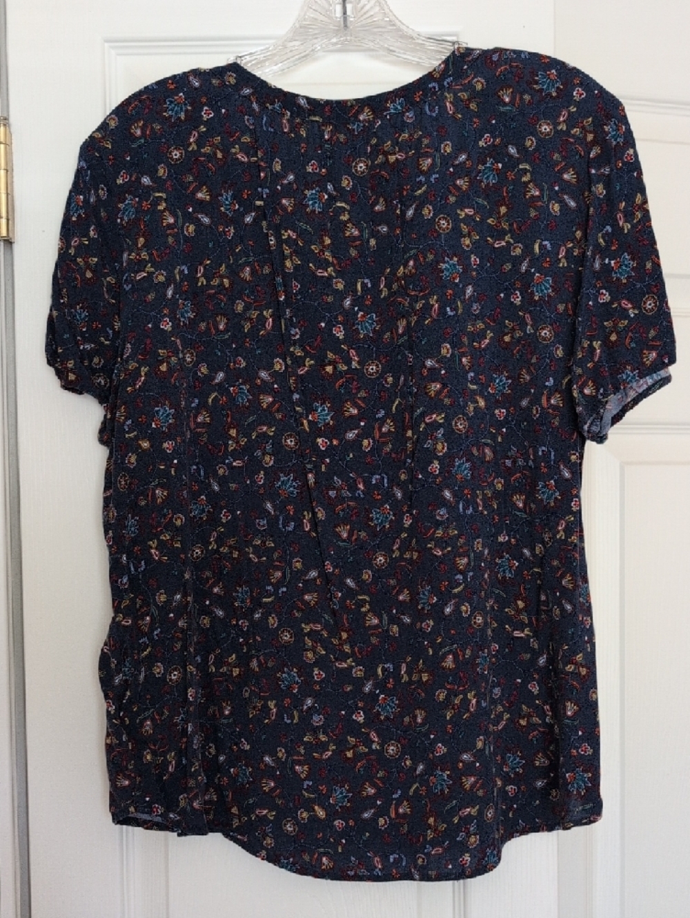 Old Navy Navy Floral Split V-Neck Blouse - Picture 4 of 5